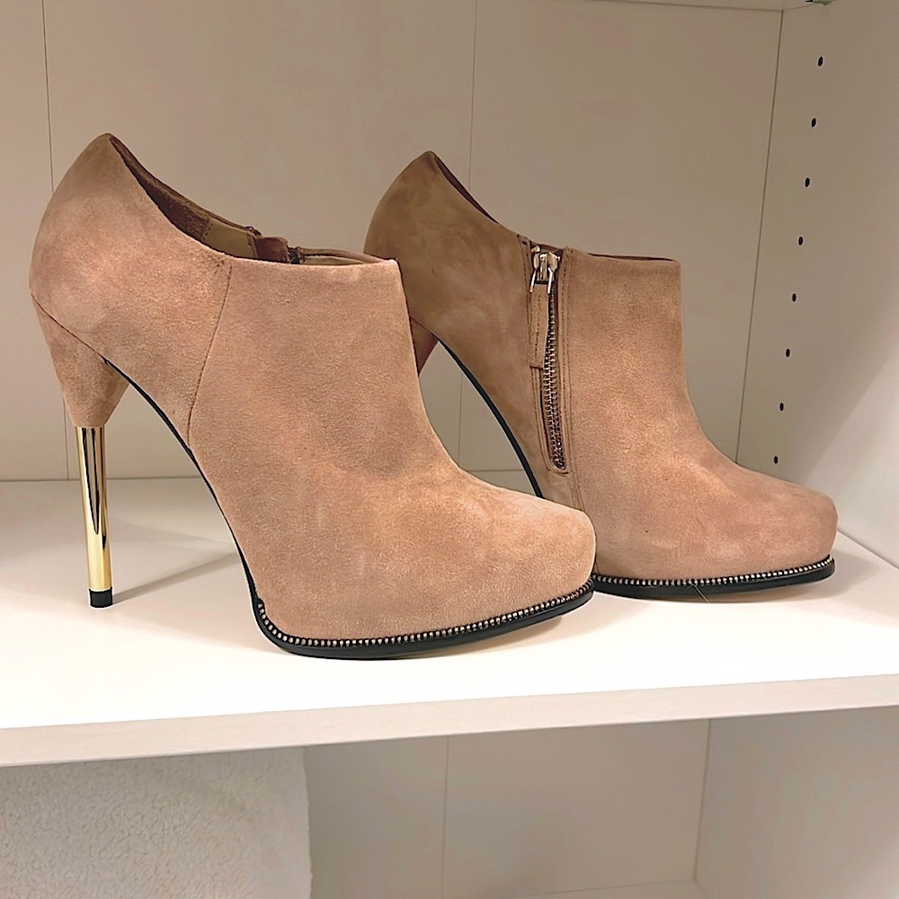 🎉 EUC ZARA WOMAN Tan suede Platform Booties with Gold Accent Heels size 40 EUR
